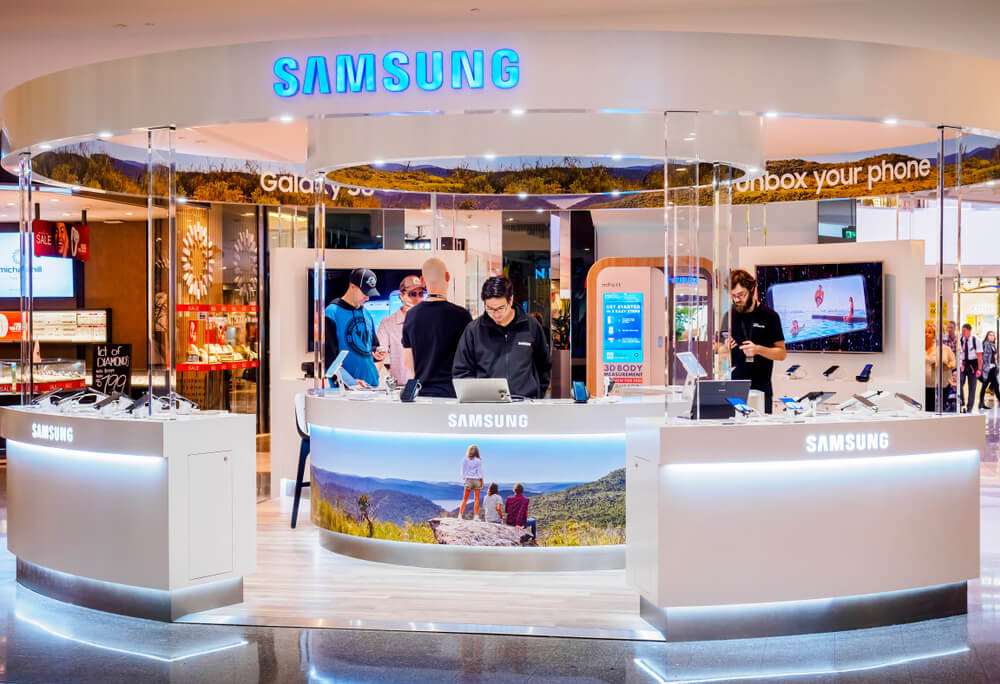 Samsung: Samsung cellphone booth.