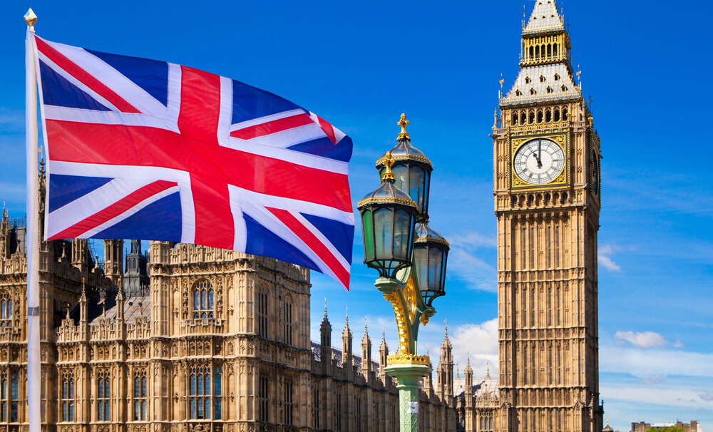 Parlamento: Casa del Parlamento y bandera / pandemia del Reino Unido
