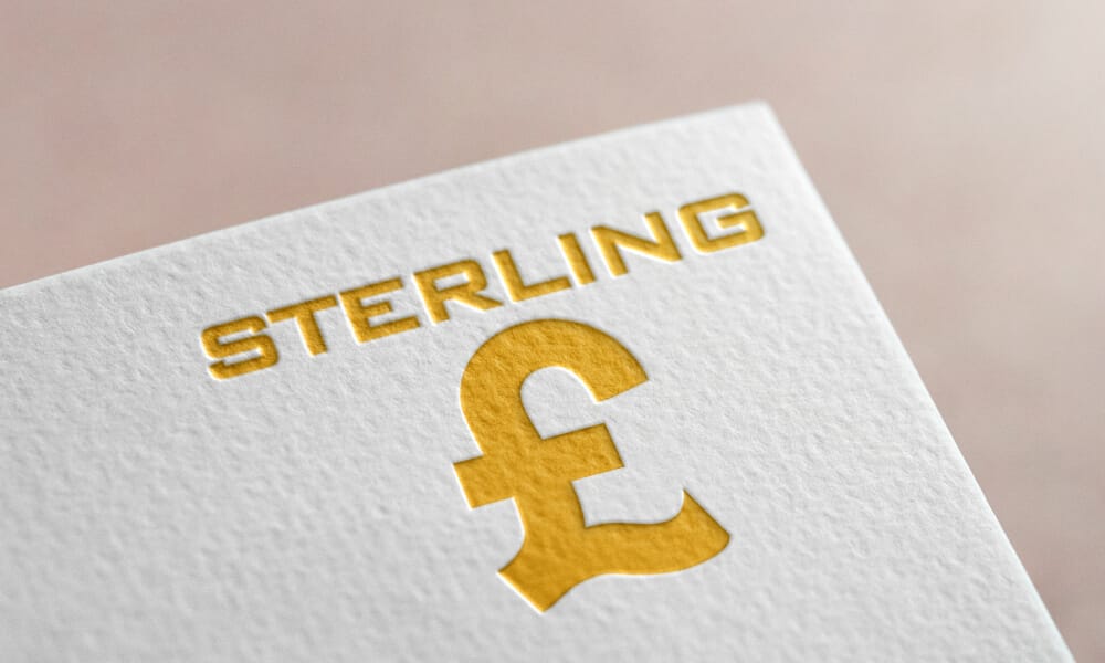 Logotipo de Sterling Money en papel