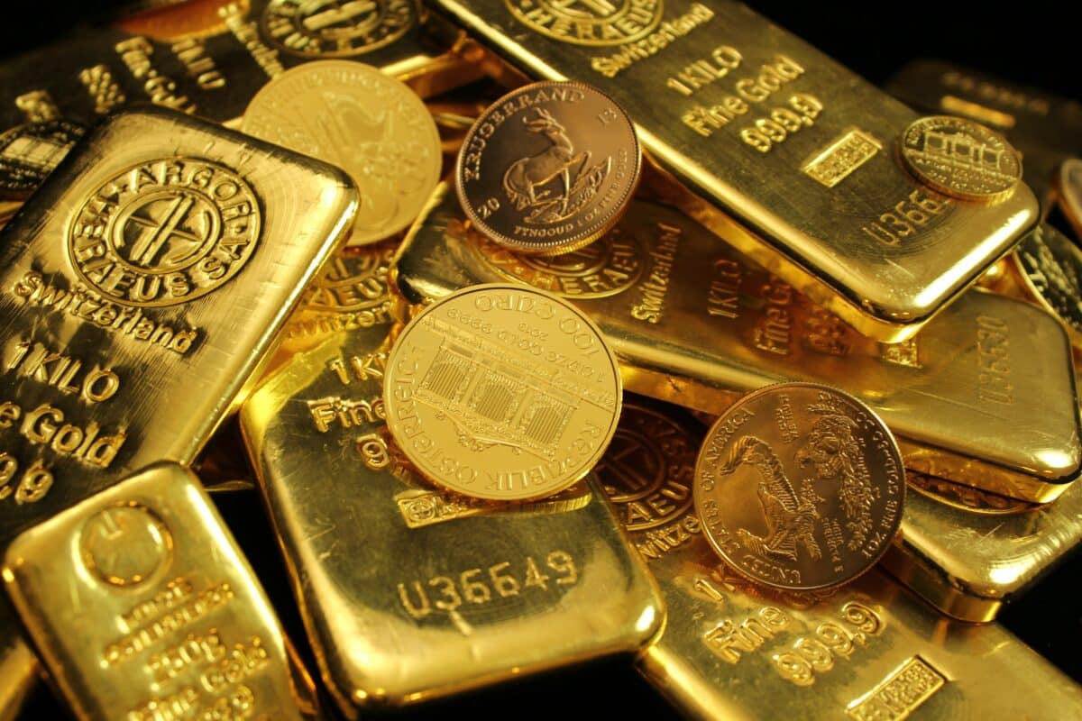 Gold Soars to $2,029: The New Economic Refuge!